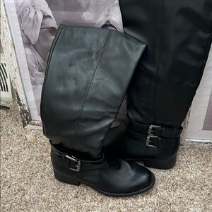 Girls or women’s boots size 5
Style & Co.